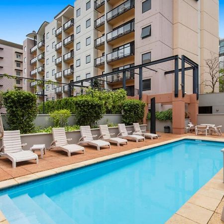 Lovely City Apartment With Private Courtyard, Pool, Free Parking, Gym Περθ Εξωτερικό φωτογραφία