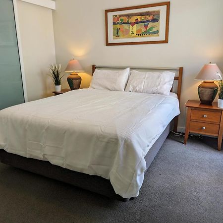 Lovely City Apartment With Private Courtyard, Pool, Free Parking, Gym Περθ Εξωτερικό φωτογραφία