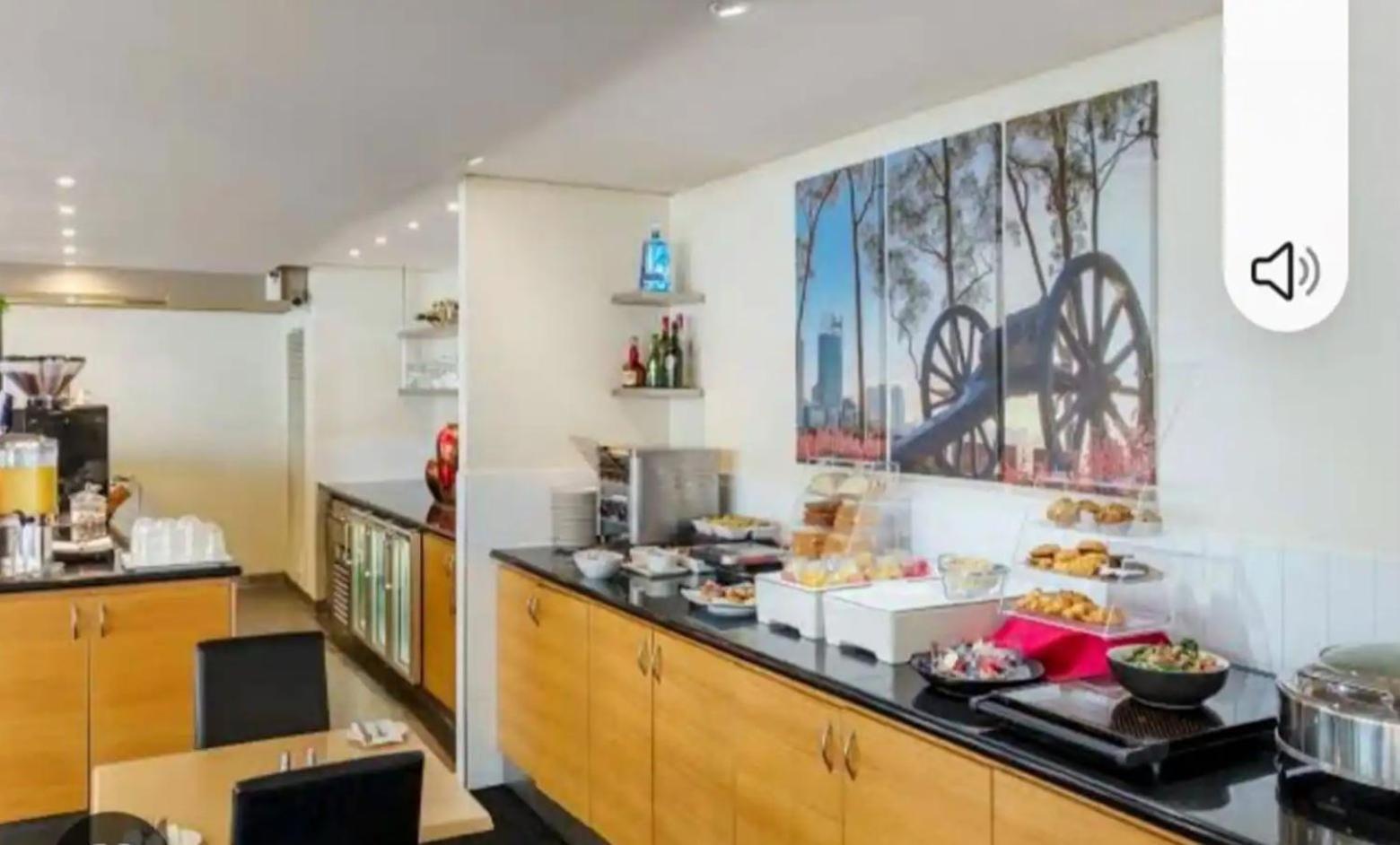 Lovely City Apartment With Private Courtyard, Pool, Free Parking, Gym Περθ Εξωτερικό φωτογραφία