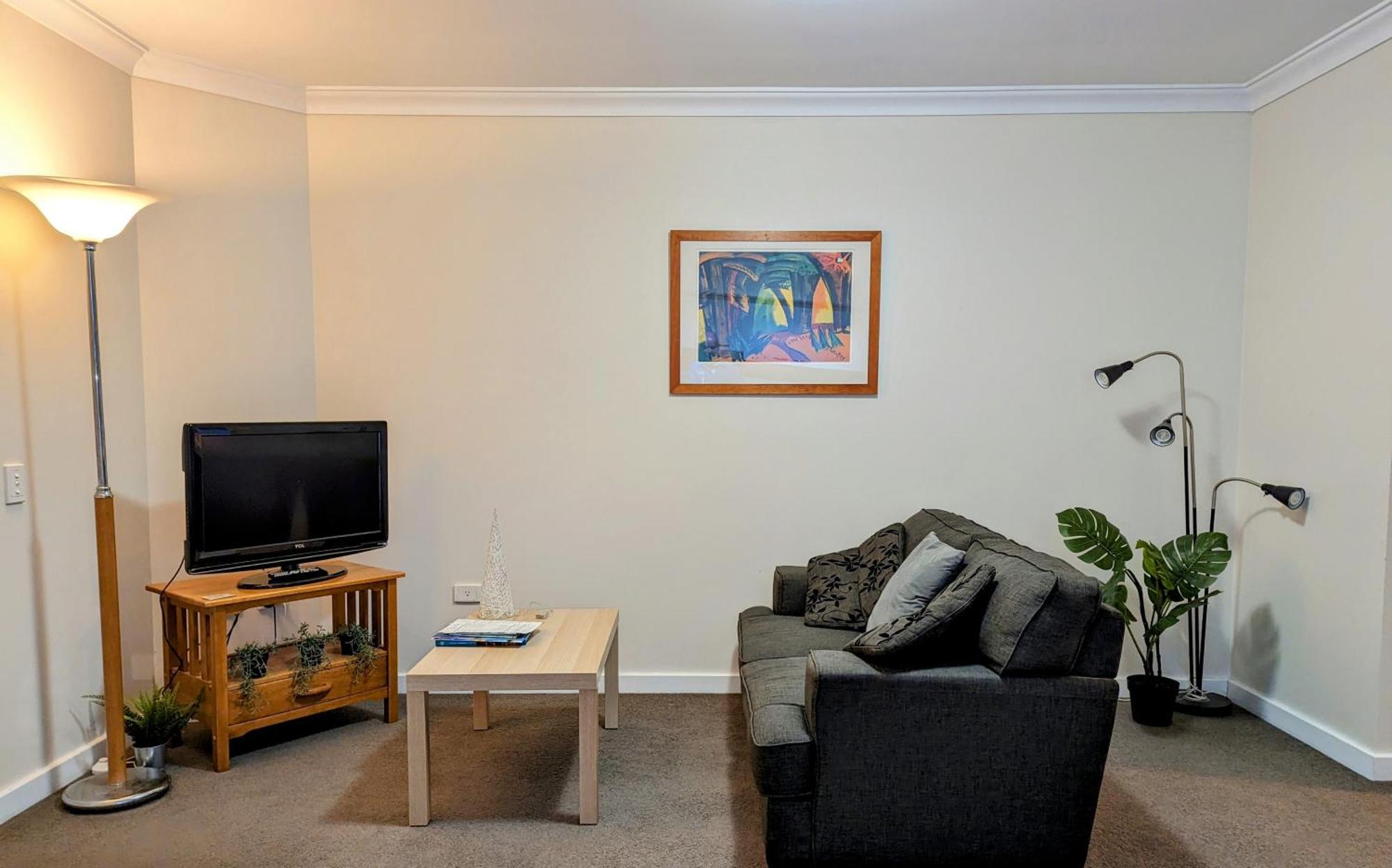 Lovely City Apartment With Private Courtyard, Pool, Free Parking, Gym Περθ Εξωτερικό φωτογραφία
