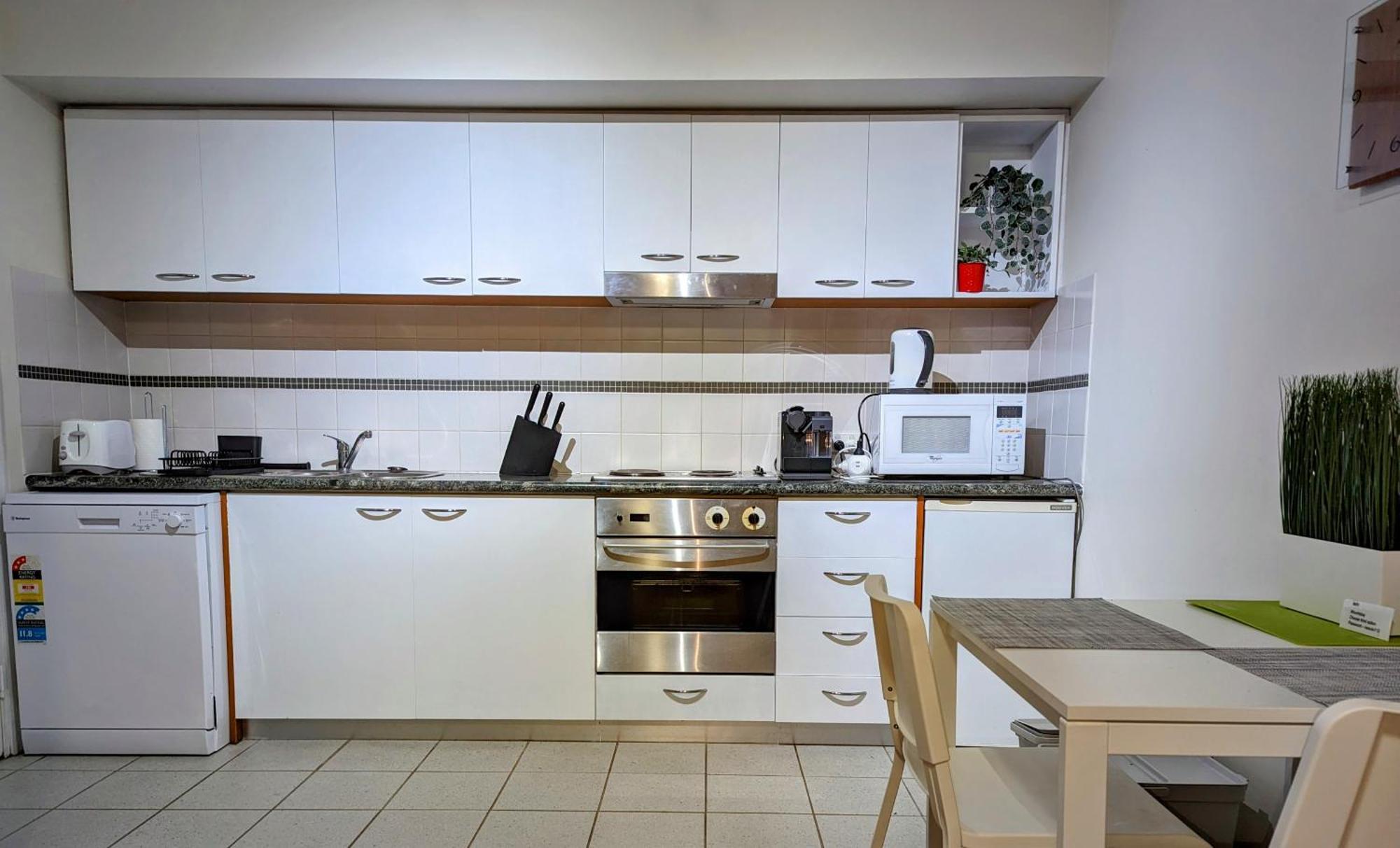 Lovely City Apartment With Private Courtyard, Pool, Free Parking, Gym Περθ Εξωτερικό φωτογραφία