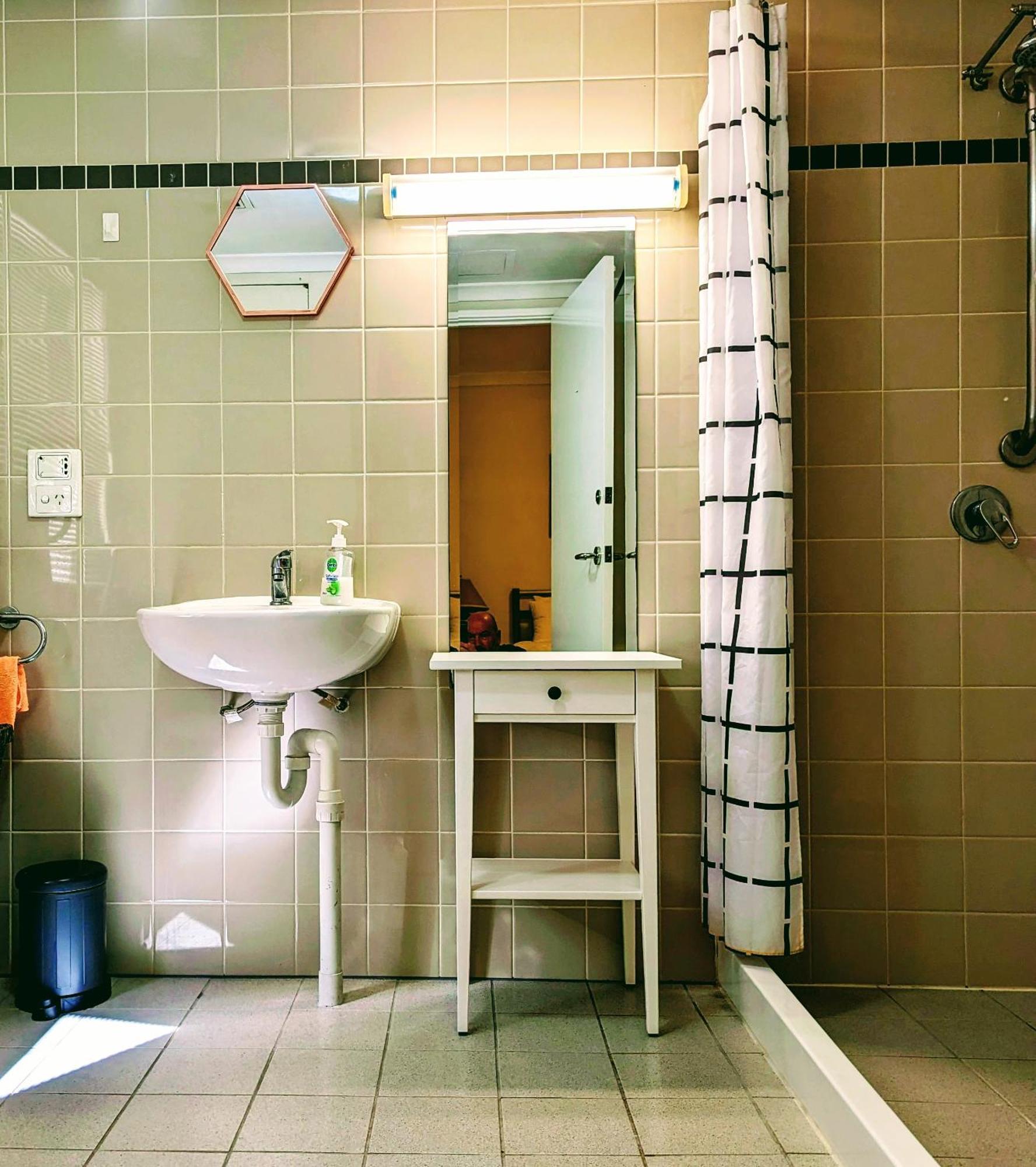 Lovely City Apartment With Private Courtyard, Pool, Free Parking, Gym Περθ Εξωτερικό φωτογραφία